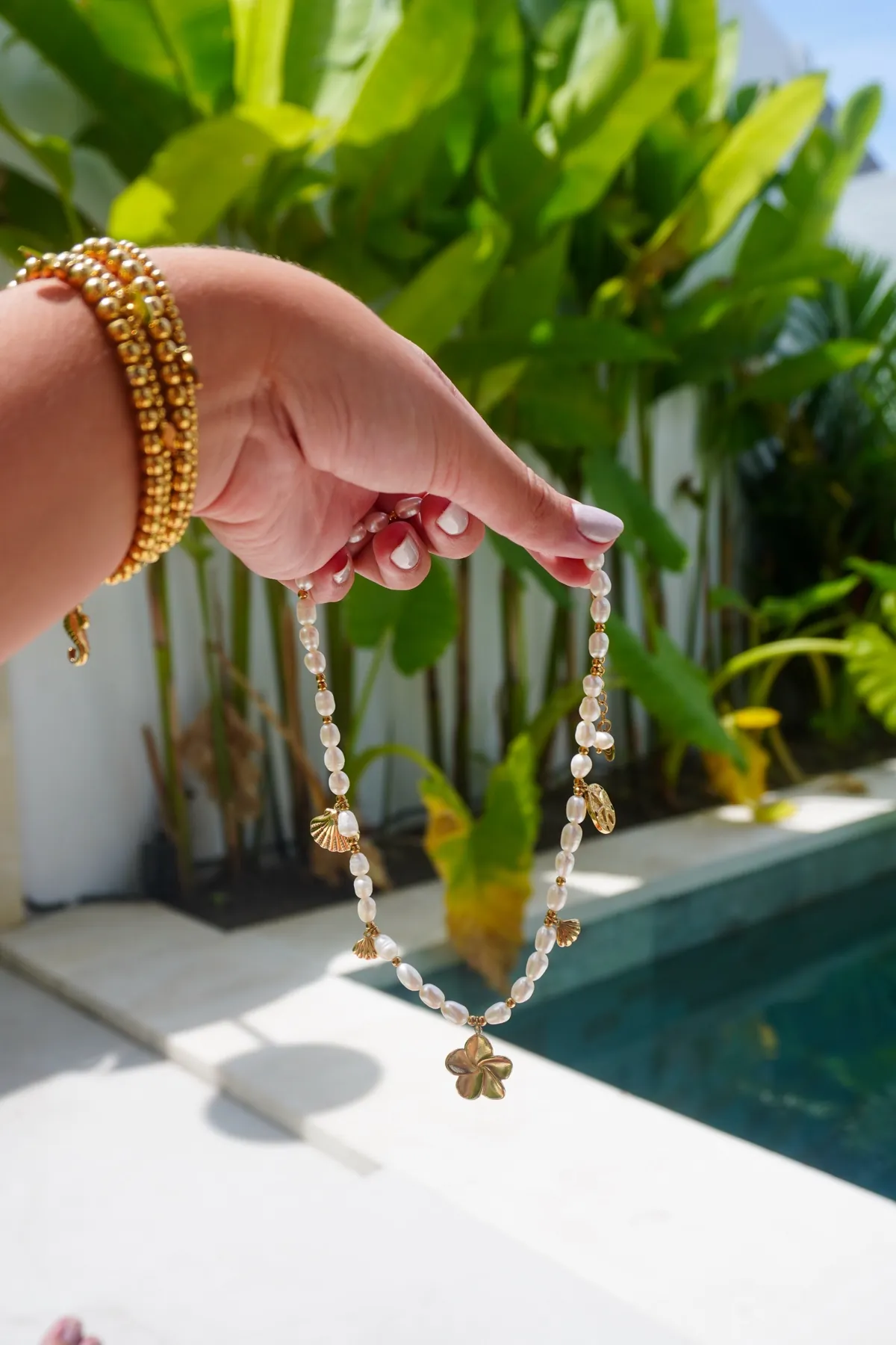 Bali Ketting, Parelketting met frangipani, Stainless steel · zoetwaterparels