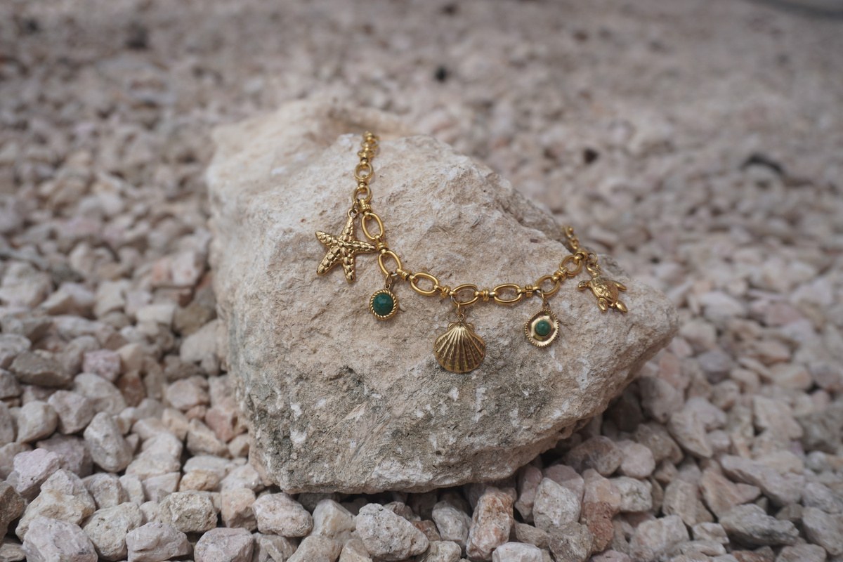 Juul Brisa Ketting, Schakelketting met zeebedels, Stainless steel · groene steen