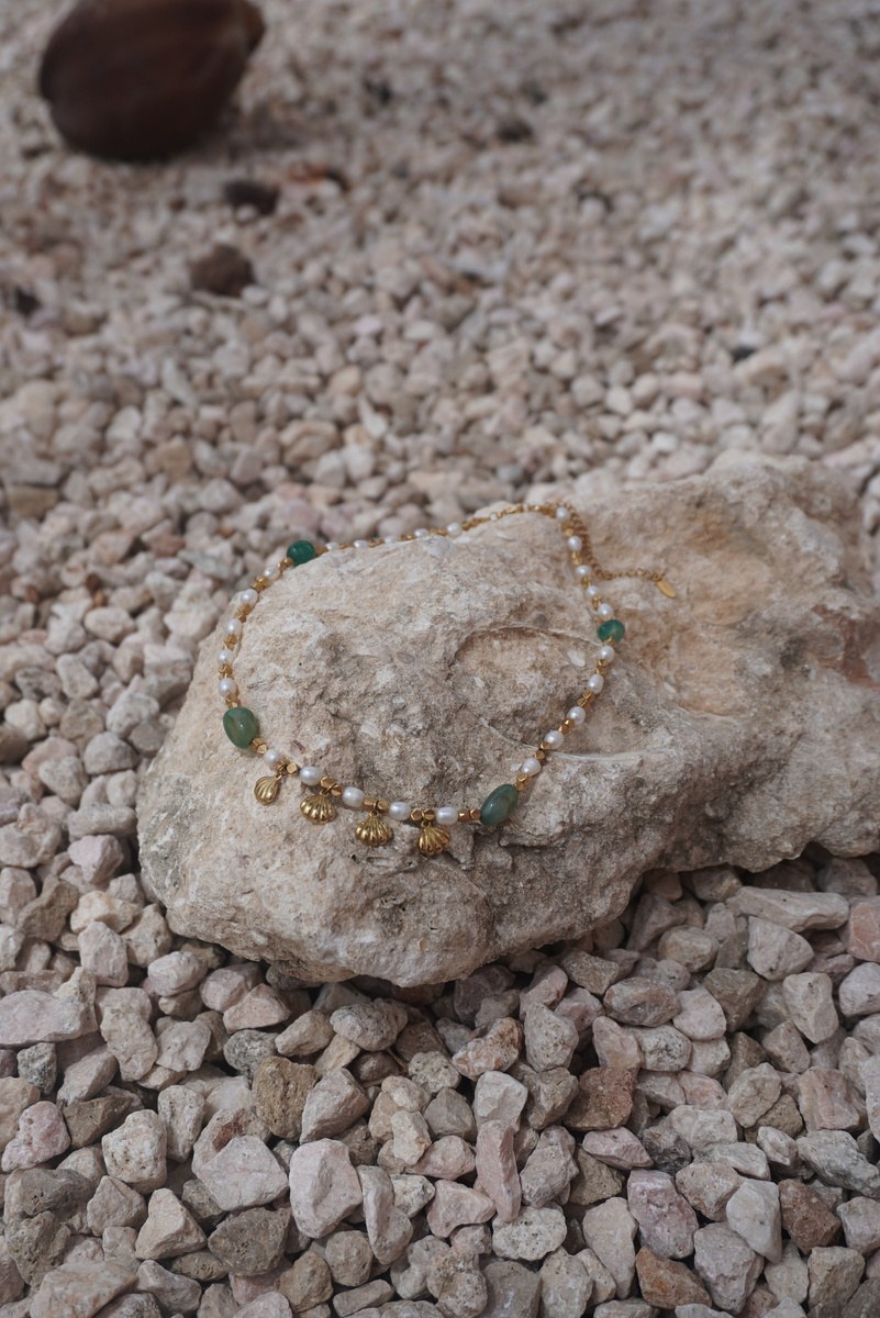 Nia Ketting, Parelketting met groene steentjes, Stainless steel · zoetwaterparels