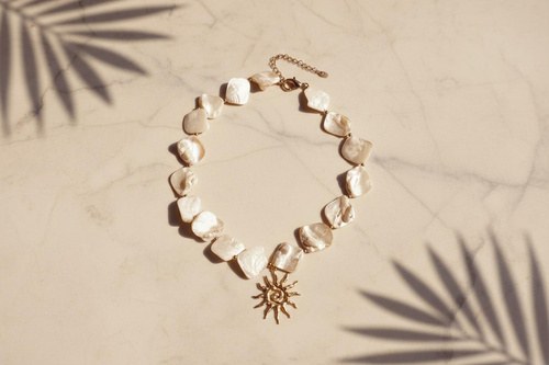 Soléa Ketting Sun, Schelpkralenketting met zon, Stainless steel · parelmoer schelpkralen