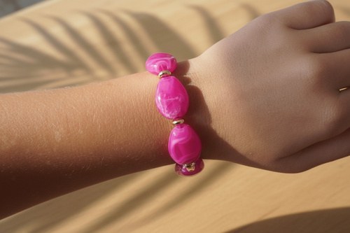 Viva Armband – Fuchsia, Kralenarmband in fuchsia, Goudkleurige kralen · geen stainless steel