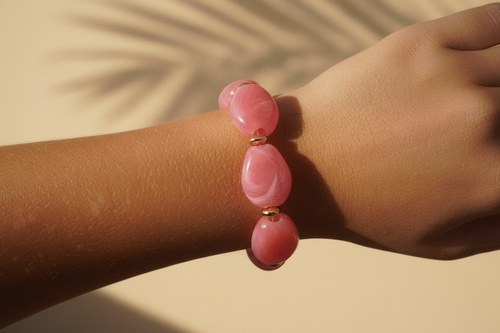 Viva Armband – Pink, Kralenarmband in roze, Goudkleurige kralen · geen stainless steel