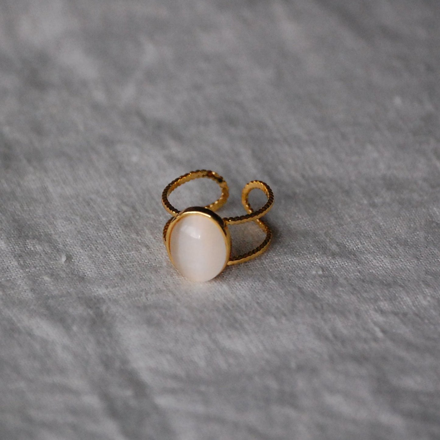 Statement ring cream